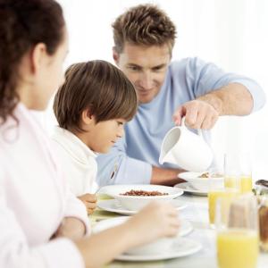 Os pais são responsáveis pela boa educação alimentar dos filhos